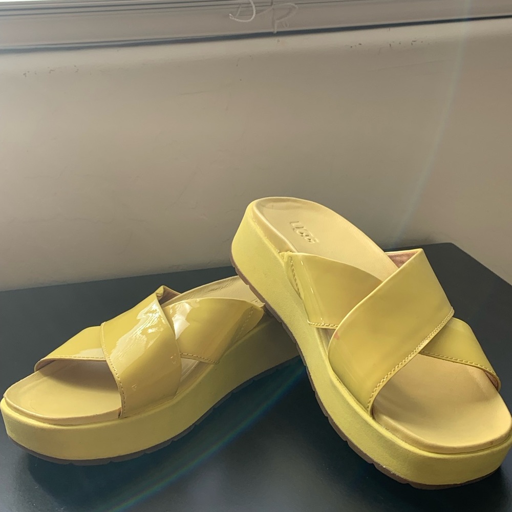 Super Cute UGG SANDALS SZ 5.5